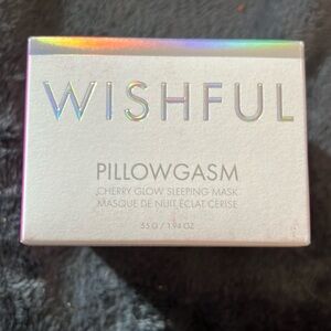 Huda Wishful Pillowgasm Cherry Glow Sleeping Mask delivers results instantly +